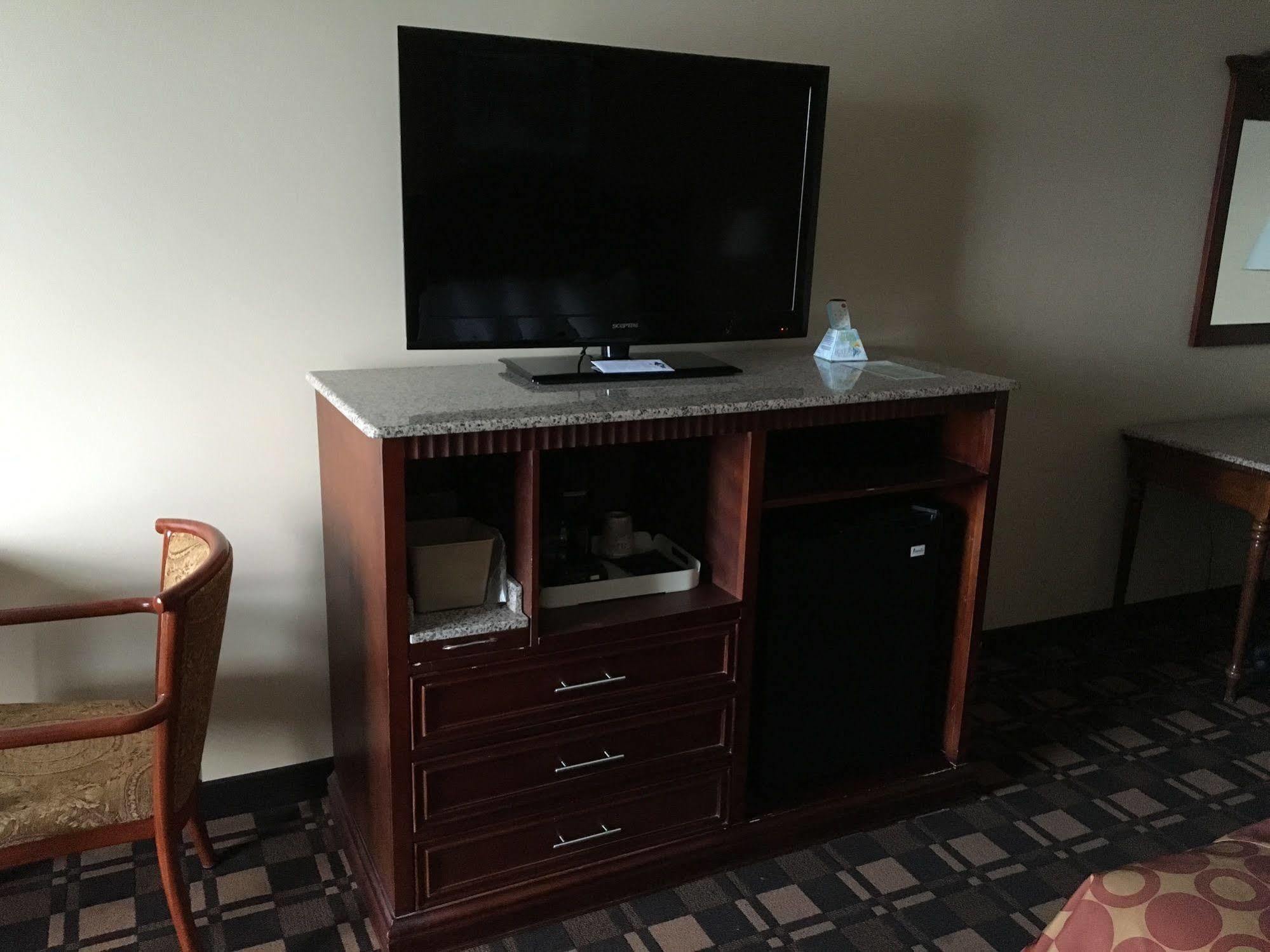 Cabot Inn & Suites Ланкастър Екстериор снимка