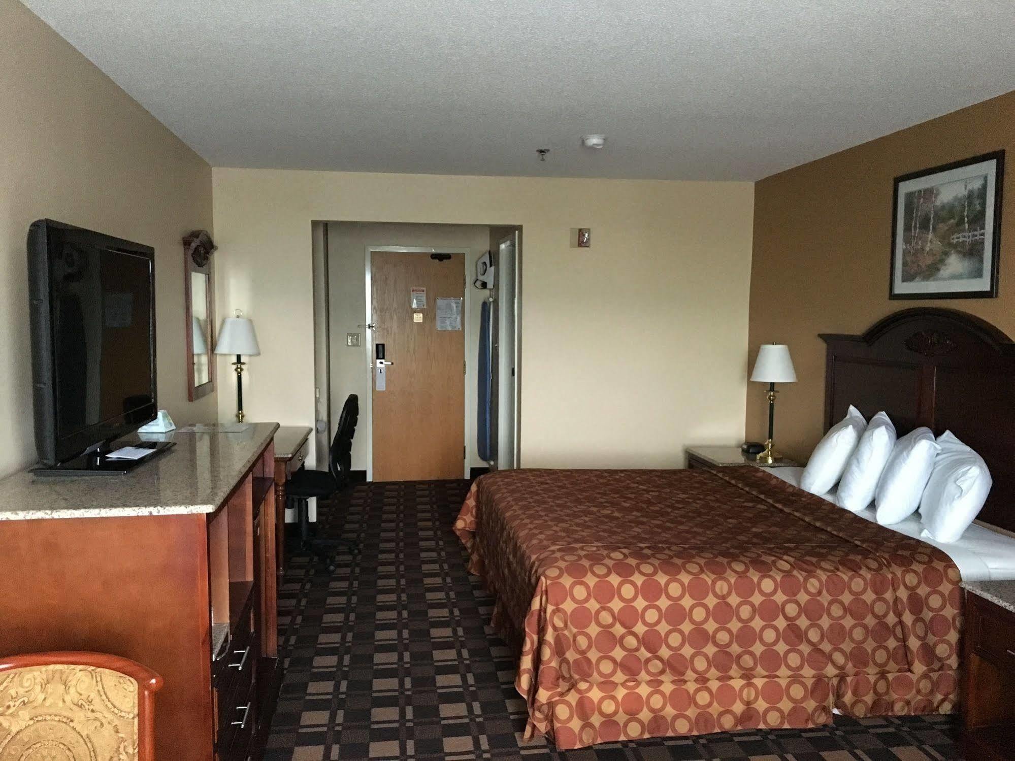 Cabot Inn & Suites Ланкастър Екстериор снимка