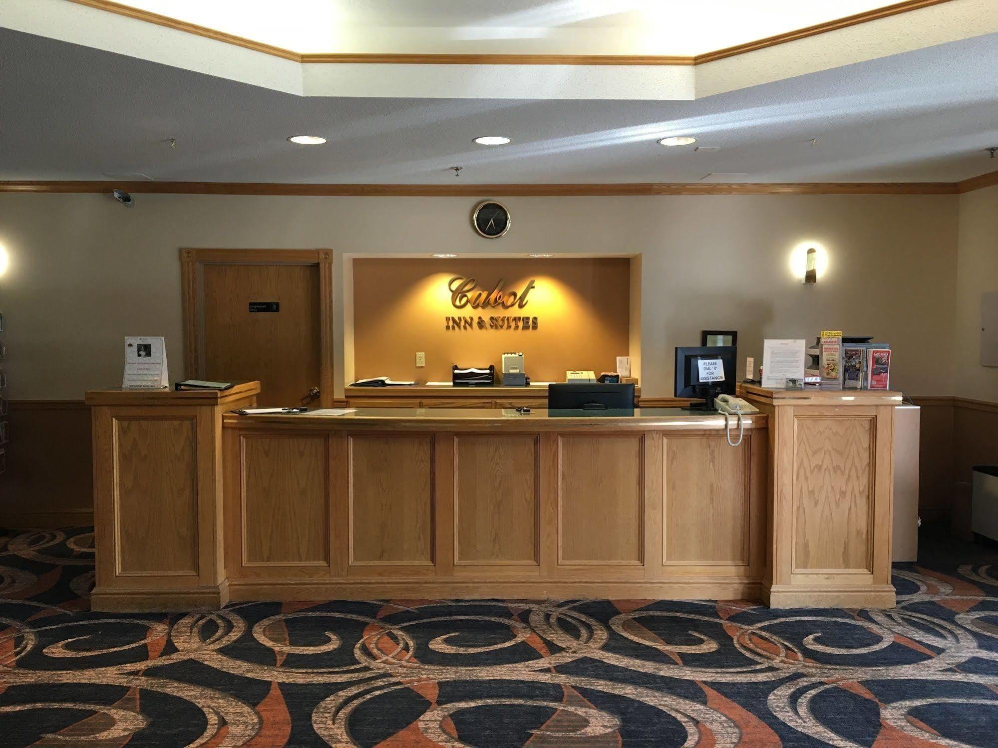 Cabot Inn & Suites Ланкастър Екстериор снимка